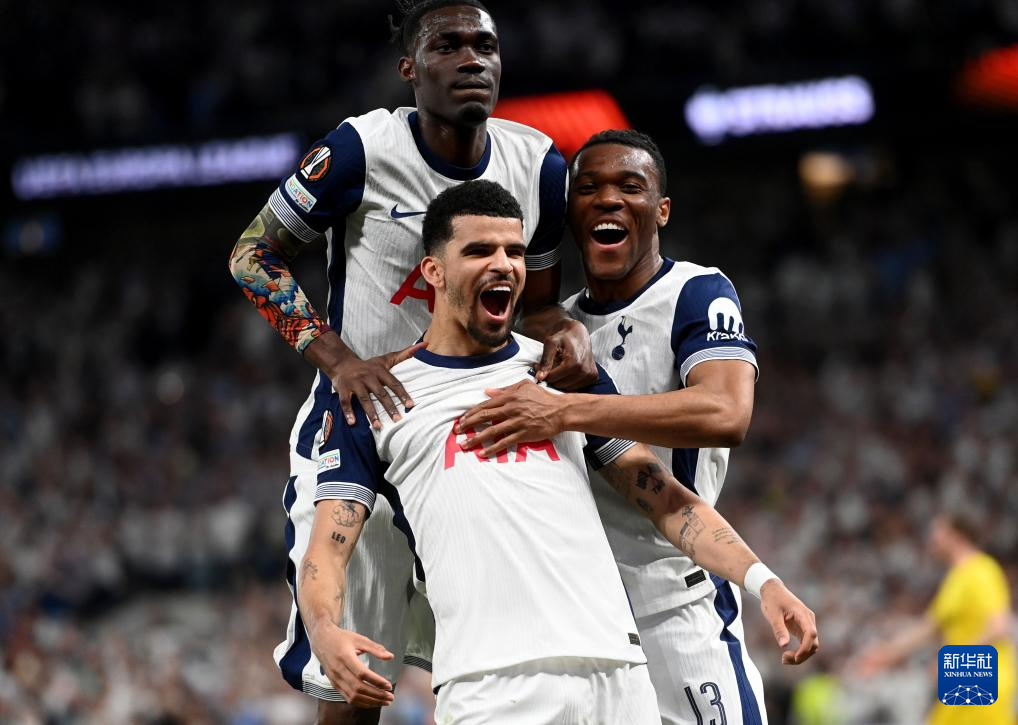 11月25日，2025浪琴表国际马联场地障碍世界杯中国联赛总决赛成都站新闻发布会在成都举行。（2025浪琴表国际马联场地障碍世界杯中国联赛总决赛成都站新闻发布会于11月25日在成都举行）