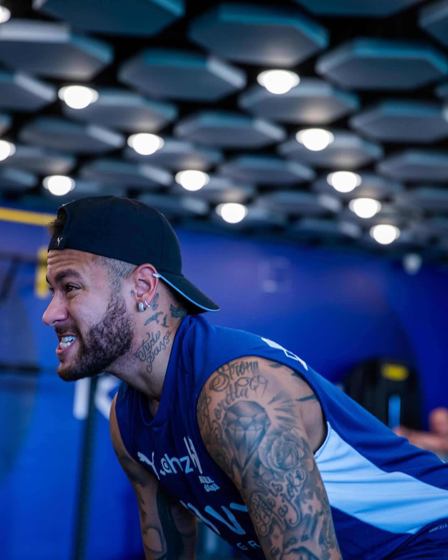 1-1战平，利物浦丢三分！英超积分榜：切尔西1-3惨败，阿森纳稳居榜首（英超综述：利物浦1-1憾平无缘三分，切尔西1-3不敌，阿森纳继续领跑积分榜）