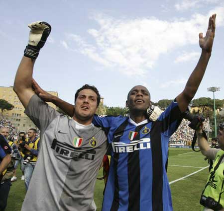 今天是北京时间2025年12月13日星期六,欢迎收看早报！（北京时间2025年12月13日（周六），早报为您播报！）