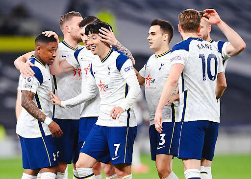 青岛西海岸主教练邵佳一成功保级，郑智接任后计划邀请黄博文、李雷雷等助教，助力球队发展。（邵佳一率青岛西海岸完成保级，郑智接任拟邀黄博文、李雷雷加盟教练组助力球队发展）