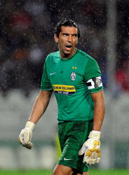 队报：里昂公布24／25赛季财报，俱乐部净亏损超2亿欧元