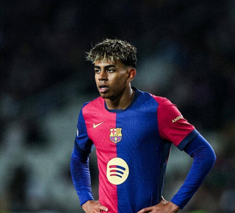 德天空：拜仁目前对格里马尔多没兴趣，夏窗不太可能引进他（德天空：拜仁暂无意格里马尔多，今夏引进可能性极低）