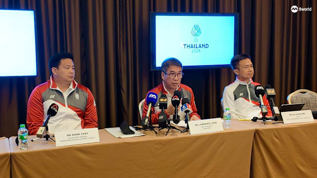 重庆球迷邀请“铁帅”李章洙吃火锅：李章洙很喜欢重庆的麻辣（重庆球迷邀“铁帅”李章洙品火锅，他坦言钟情山城麻辣）