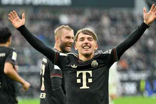 补时阶段绝杀 比赛戏剧性拉满（补时压哨制胜 戏剧性爆棚）