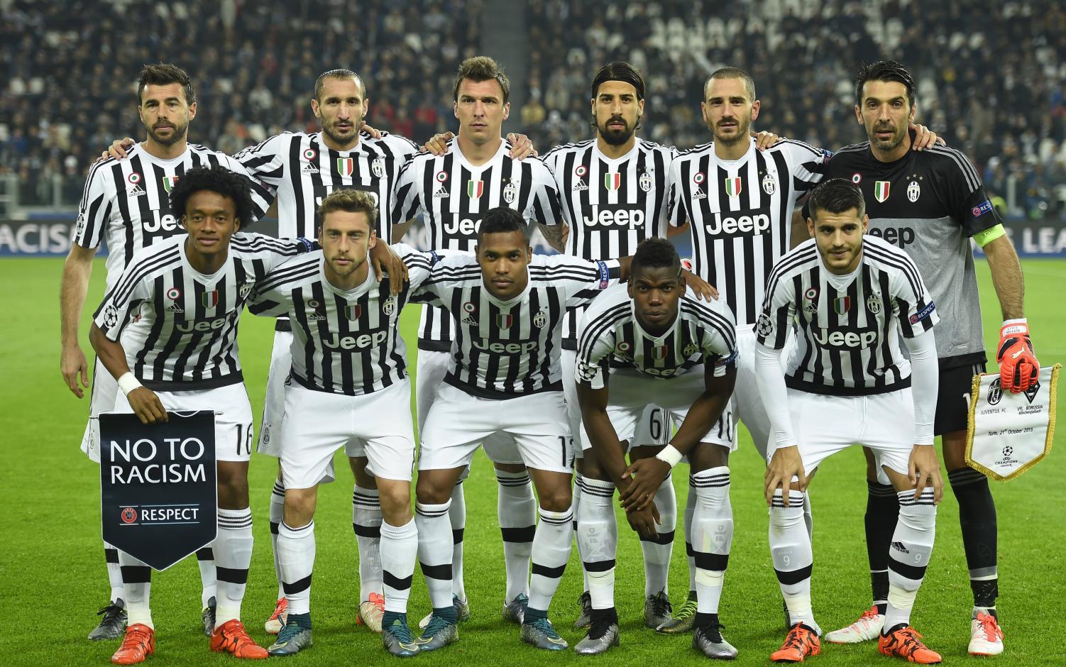 前锋关键时刻进球锁定胜利